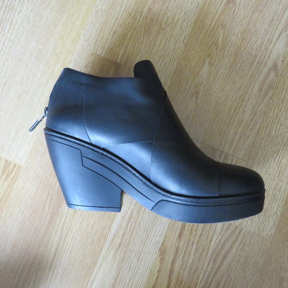Eileen Fisher Women’s Black Leather Criss Cross Ankle Boots Clogs 7.5 - Picture 3 of 12